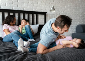 Parents épuisés et enfants agités rallongent les soirées