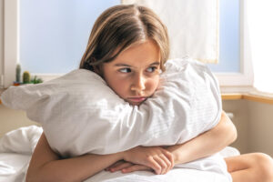 Pipi au lit et sommeil chez l’enfant, un trouble qui ne se résume pas à la propreté