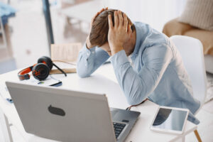 Pourquoi le stress fait repousser ce qu’on voudrait justement régler