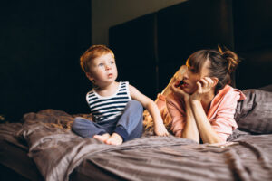 Pourquoi l’heure du coucher devient-il un moment de tension chez certains enfants ?