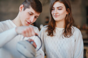 Vouloir être prioritaire dans le couple peut fragiliser la confiance
