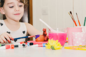 Activités artistiques chez l’enfant, bien plus qu’un joli dessin