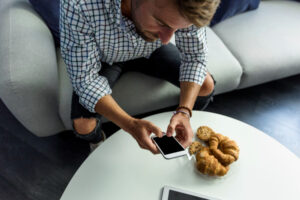 Addiction et TCC : comment agir sur les automatismes qui alimentent la dépendance