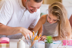 Ces réflexes d’adultes qui coupent l’élan créatif des enfants