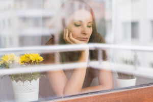 Je fais semblant d’aller bien : pourquoi l’épuisement intérieur reste invisible ?
