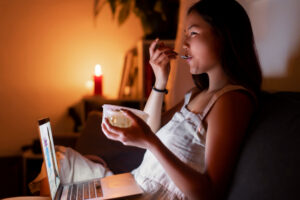 Jeûne intermittent et sommeil, pourquoi sauter le dîner peut perturber vos nuits