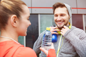 Pendant le sport, quand l’eau ne suffit plus