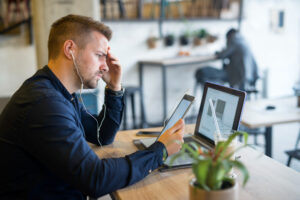 Travail connecté, sortir de l’urgence permanente sans perdre en efficacité