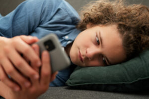 Adolescent dépressif, les parents à la recherche de la juste distance
