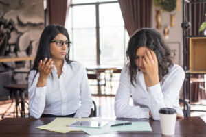 La double contrainte au travail enferme les salariés dans des injonctions contradictoires