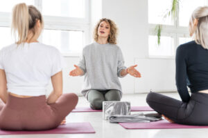 Méditation guidée et attention, le rôle réel de la voix pendant la séance