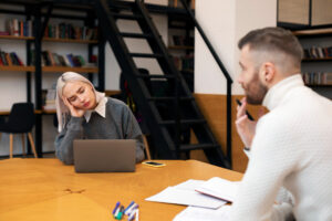 Conflit de valeurs au travail, le stress apparaît aussi lorsqu’on agit contre ses convictions