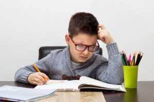 Devoirs écrits et leçons à apprendre ne se travaillent pas de la même façon