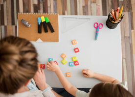Devoirs ludiques, jusqu’où faut-il transformer le travail scolaire en jeu ?