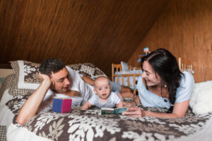 Hébergement en famille, comment dormir à plusieurs sans faire exploser la facture ?