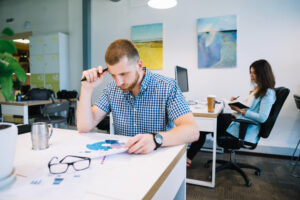 Open space et stress au travail, l’attention s’épuise-t-elle à force de tout filtrer ?