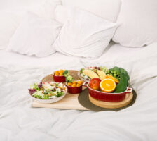Régime méditerranéen et sommeil, mieux dormir grâce à l’assiette ou simplement mieux vivre ?
