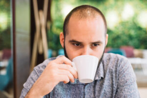 Café, thé et humeur, quand la caféine devient-elle contre-productive ?